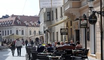 Bratislava zelená nebude. Regionálny hygienik odporučil, aby ostala v oranžovej farbe