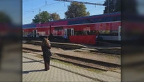 Takmer prišla o život, vlak jej odtrhol ľavú ruku. Nikto zatiaľ nevie, čo presne sa stalo