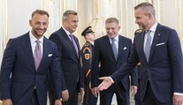 Plánoval okrúhly stôl s lídrami všetkých parlamentných strán, no nevyšlo to. Prezident tak pozval len zástupcov koalície