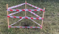 Nebezpečné prekvapenie pri prechádzke v okolí Handlovej. V zemi sa objavujú hlboké jamy