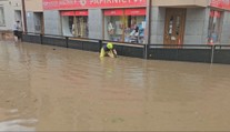 Horúčavy sužujú Európu. Po štyridsiatkach prichádzajú ničivé búrky a bleskové záplavy