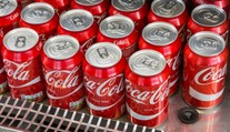 Coca-Cola sťahuje svoje produkty z pultov. Obsahujú nebezpečnú látku