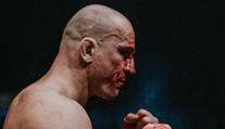 Do svojho prvého zápasu naskočil ako náhradník a podmanil si Európu. Slovák zaujal aj McGregora