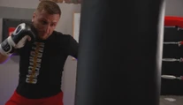 Známy influencer ide prvýkrát do ringu. Kvôli zápasu schudol 23 kíl, najťažšie vraj neboli tréningy