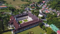 Má 365 okien a 52 izieb. Do jedného z najkrajších slovenských kaštieľov zakódovali celý kalendár