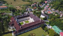 Má 365 okien a 52 izieb. Do jedného z najkrajších slovenských kaštieľov zakódovali celý kalendár