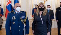 Prezidentka vymenovala troch nových generálov, prvú hviezdu si prevzal aj prvý slovenský kozmonaut