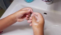 Má vaše dieťa mrle? Hygienici radia, ako sa zbaviť neželaného parazita