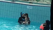 Zahalené moslimky v pražskom aquaparku poriadne nahnevali Čechov: Vedenie ich bráni