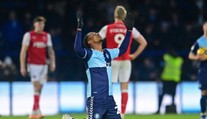 Rodičia ho pre orientáciu vyhodili na ulicu. Ako sa bezdomovec za štyri roky dostal do Premier League