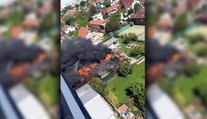 Veľký požiar v Podunajských Biskupiciach. Horel sklad s pneumatikami