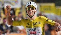 Triumf na záver Van der Poelovi nestačil. Pogačar piatykrát ovládol Tour de France a dorovnal najlepších v histórii