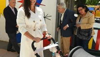 Meghan s kočíkom medzi ľuďmi? V skutočnosti je to inak