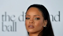 Nádherná Rihanna na bále. Len výber šiat jej nevyšiel