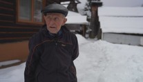 V obci, ktorá pomaly mizne z mapy, žije 101-ročný Mikuláš. Miestni ho považujú za poklad