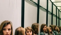 Pred časom rozhádali internet šaty. Teraz je tu fotka dievčat