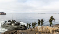 „Vo Švédsku už nie je mier,“ znie v krajine. Štokholm a Aliancia vyzbrojujú „jazero NATO“