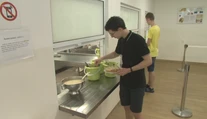 Štát napokon preplatí obedy aj malým gymnazistom. Zisťovali sme, na čo sa majú rodičia pripraviť