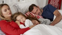 Deti, ktoré spia s rodičmi, si často vyvinú prekvapivé vlastnosti