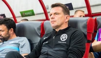 Nedávno trénoval Slovensko, čelil častej kritike. Teraz možno povedie jednu z najväčších krajín sveta