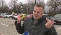 Taxikára v Bratislave fyzicky napadol zákazník, no polícia ho pustila. Teraz prosí svedkov incidentu o pomoc