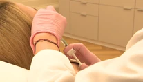 Riskantné estetické úpravy. Zisťovali sme, čo všetko môžu spôsobiť lacné a neodborné zákroky