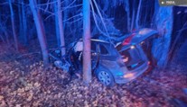 Z auta zostala len kopa šrotu. Tragická nehoda v Žilinskom kraji, vodička (†60) neprežila zrážku s nákladiakom