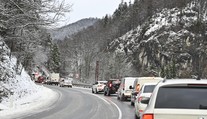 Silný vietor aj padajúce skaly. Cestári upozorňujú na riziká na niektorých úsekoch