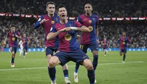 Real schytal výprask nehodný finále. Superpohár berie napriek červenej karte Barcelona