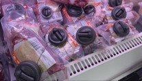 Pod zámkom bolo aj maslo. V niektorých supermarketoch nájdete potraviny s ochrannými čipmi proti krádežiam