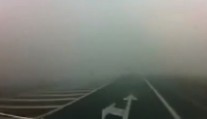 Vodiči na to často zabúdajú a ohrozujú ostatných. Viete kedy môžete použiť hmlovky?