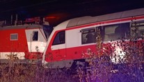 FOTO+VIDEO: Vlaky, ktoré sa zrazili pri Pezinku, boli plné študentov. Zranenia utrpeli desiatky osôb