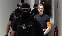 Útočník z gymnázia dnes sledoval video z krvavého miesta činu: „Hanbím sa za seba,“ vyhlásil