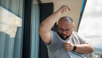 Horúčavy sprevádza aj silné potenie. Čo sa dá robiť v prípadoch, keď už antiperspirant nestačí?