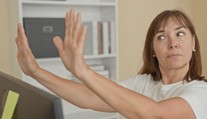 Ako ohnete palec na ruke? Jednoduchý test môže naznačiť problémy so srdcom