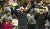 Úspešný návrat Federera na kurt. V exhibícii zdolal odvekého rivala