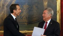 Novým rakúskym kancelárom je Christian Kern, do vlády si berie moslimku