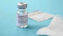 BioNTech a Pfizer začnú v stredu distribuovať vakcíny do krajín EÚ