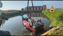 Bizarná tragická nehoda. Auto sa ocitlo pod hladinou jazera, našli v ňom troch mŕtvych