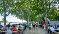 Balaton už nie je zárukou lacnej dovolenky. Mení sa na luxusnú destináciu, ktorú si bežný Maďar dovolí len ťažko