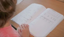 Žiaci majú posledné dni na vylepšenie známok. Psychologička radí rodičom, ako deťom pomôcť so stresom