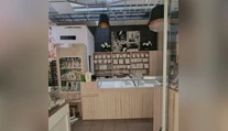 Odvážna krádež v Malackách. Do zlatníctva sa dostal cez strechu hypermarketu, odniesol si tri kilá šperkov