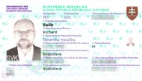 Minister hospodárstva vzal na výstavu do Dubaja aj svoju dcéru. Skeny pasov delegácie unikli na internet
