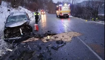 Ranná nehoda na Orave. Pri zrážke osobných áut sa zranili tri osoby