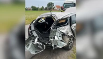 Desivá nehoda v Lozorne. Na železničnom priecestí sa zrazil vlak s autom