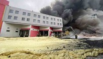 Rusi počas brutálneho bombardovania Chersonu zasiahli domy aj nemocnicu. Zelenskyj im poslal nahnevaný odkaz