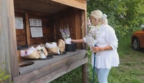 Zoberiete si kyticu, zaplatíte a odídete. Samoobslužný stánok pri Žiline funguje len na dôvere