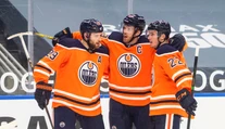 Kirill Kaprizov sa blysol hetrikom, McDavid prekonal 50-bodovú hranicu