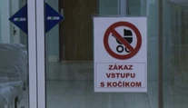 Do nemocnice v Brezne majú matky s kočíkom zákaz vstupu