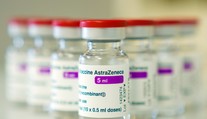 AstraZeneca komplikuje dovolenky. Zmena termínu nebude vôbec jednoduchá